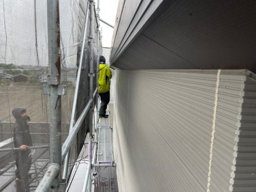 貝塚市　屋根・外壁塗装　K様邸の工事が着工しました！(高圧洗浄)