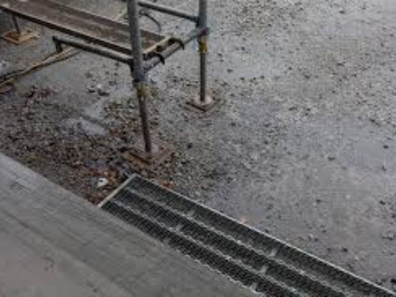 貝塚市の現場　あいにくの雨模様…☔雨の日でもできることをしました！
