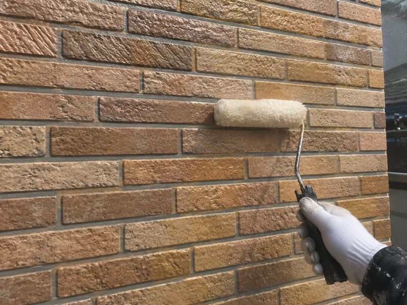 【外壁塗装】お気に入りの柄を残せる「クリヤー塗装」とは？適した外壁・難しい外壁の見分け方