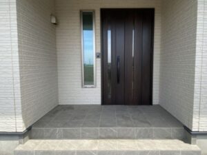 屋根・サッシ・玄関ドアとの調和